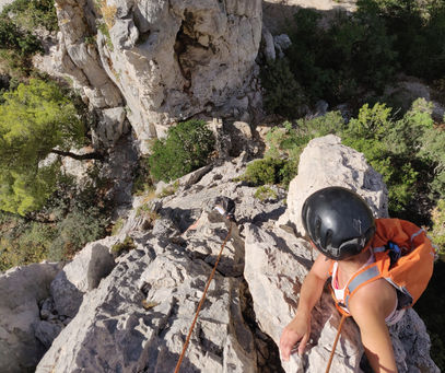 Grande voie à Cassis, Calanque d'Envau, le Saphir. 100m 5a max, un vrai bijoux