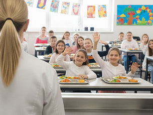 Most Ivett abban a különleges helyzetben van, hogy részt vehet a merokanal.hu pályázatán, ahol a legkedveltebb közétkeztetési dolgozókat keresik - Ivett pedig jelölésre került a Legkedveltebb élelmezésvezető (gyermekétkeztetés) kategóriában.