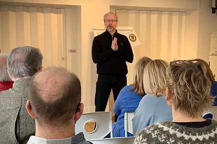 Patrik Larsson hälsar välkomen till NLP-föreningen