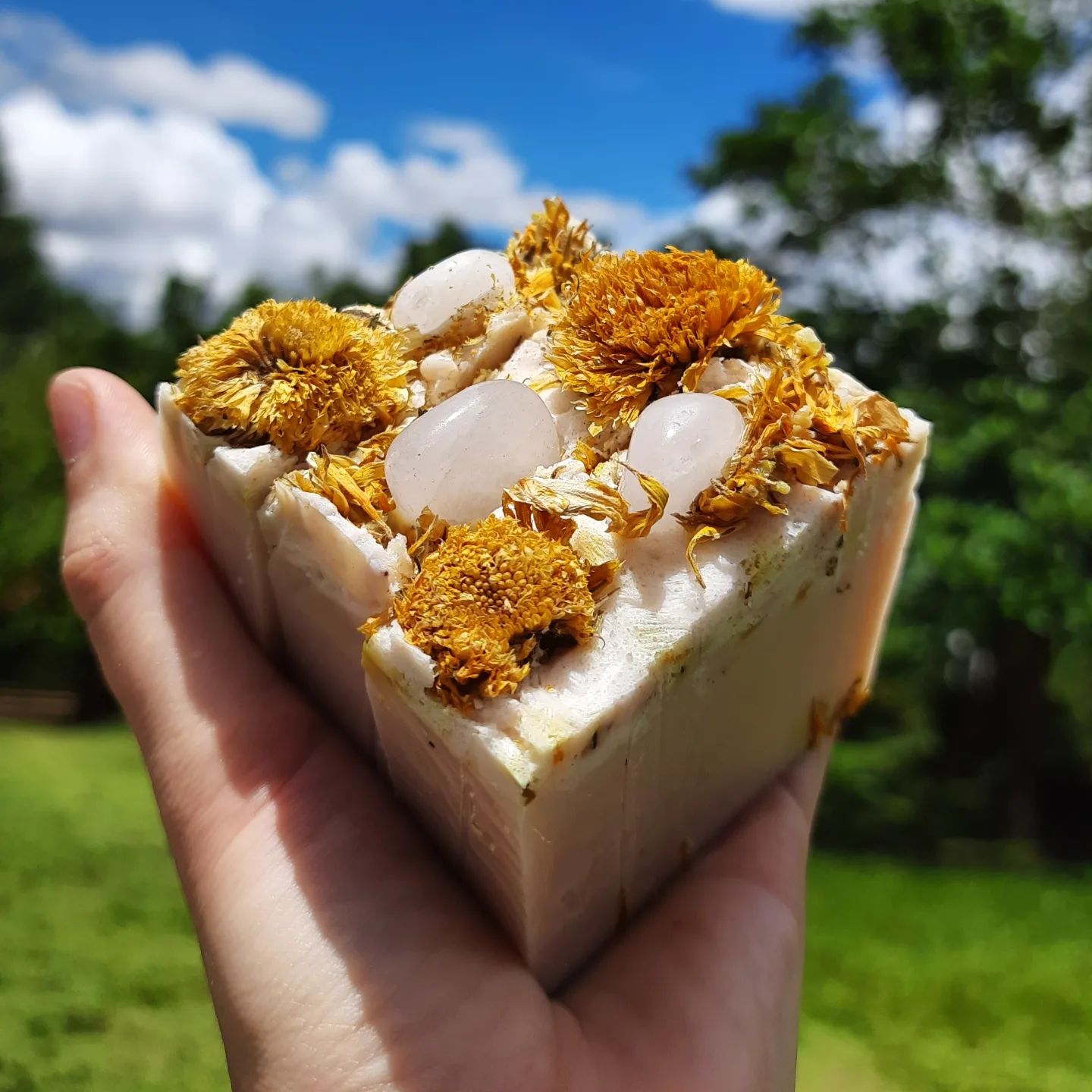 sabonete natural calêndula com cristal