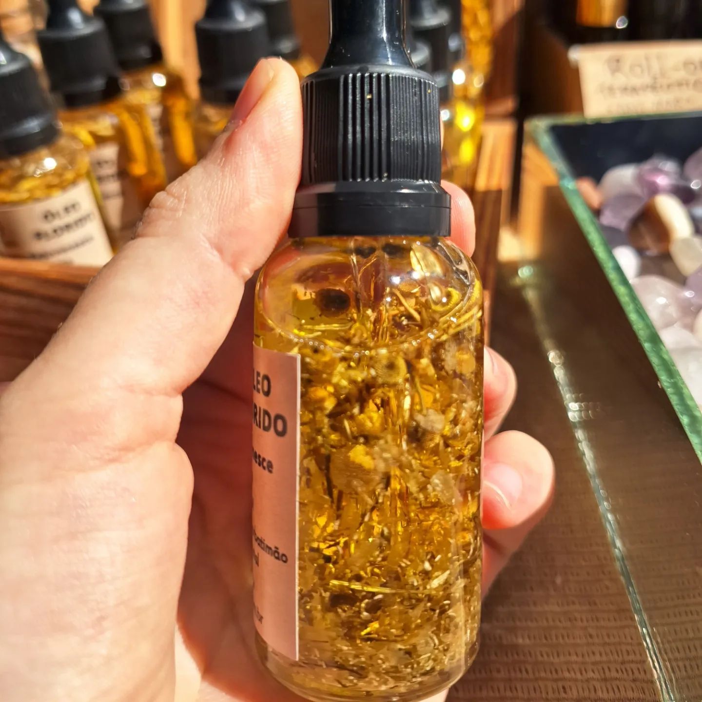 Óleos naturais de semente de uva e rosa mosqueta usados para a técnica de cleansing oil