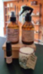 Kit A.MAR com vela de massagem, óleo corporal, spray com cristais e roll-on com óleos essenciais afrodisíacos e vibracionais