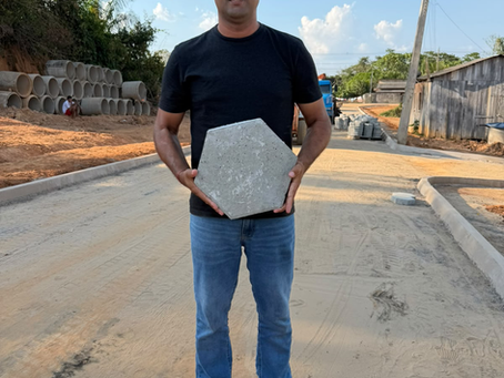 Vereador Real acompanha pavimentação com blocos de concreto que transformam ruas projetadas do bairro Florentino