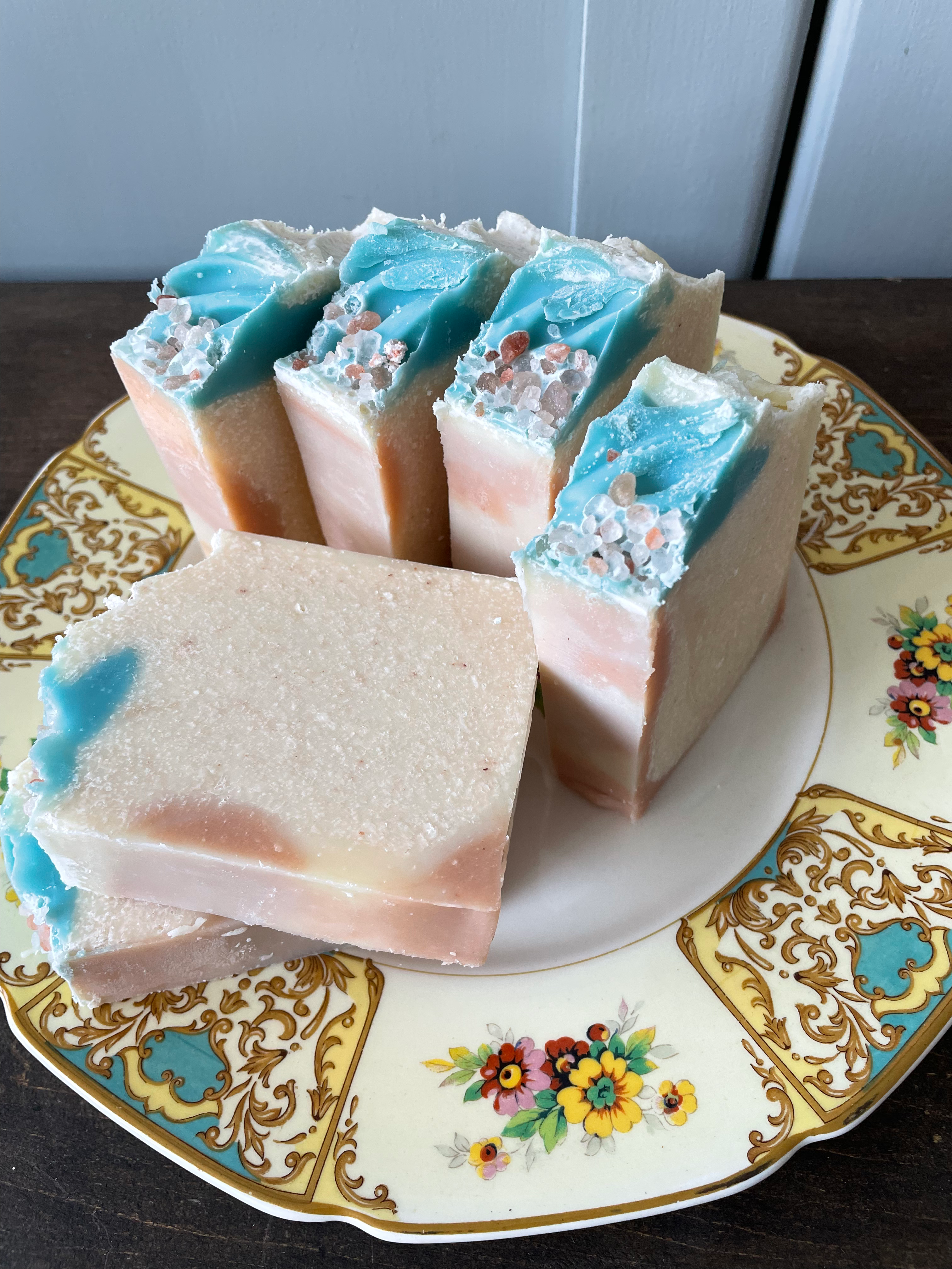 Savon hydratant  lait de coco et sel rose himalayen. 