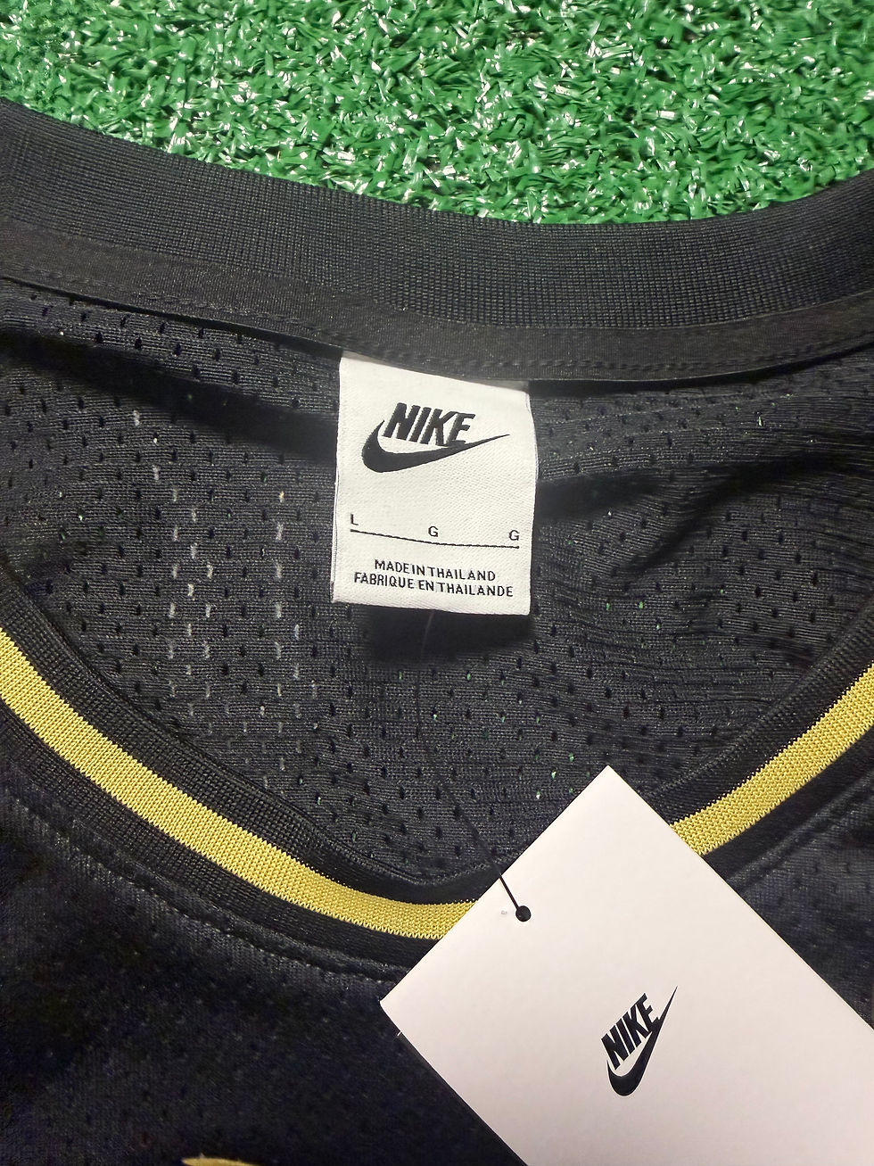 Thumbnail: Nike Sportswear Black & Yellow Cropped Jersey Women’s Size Large