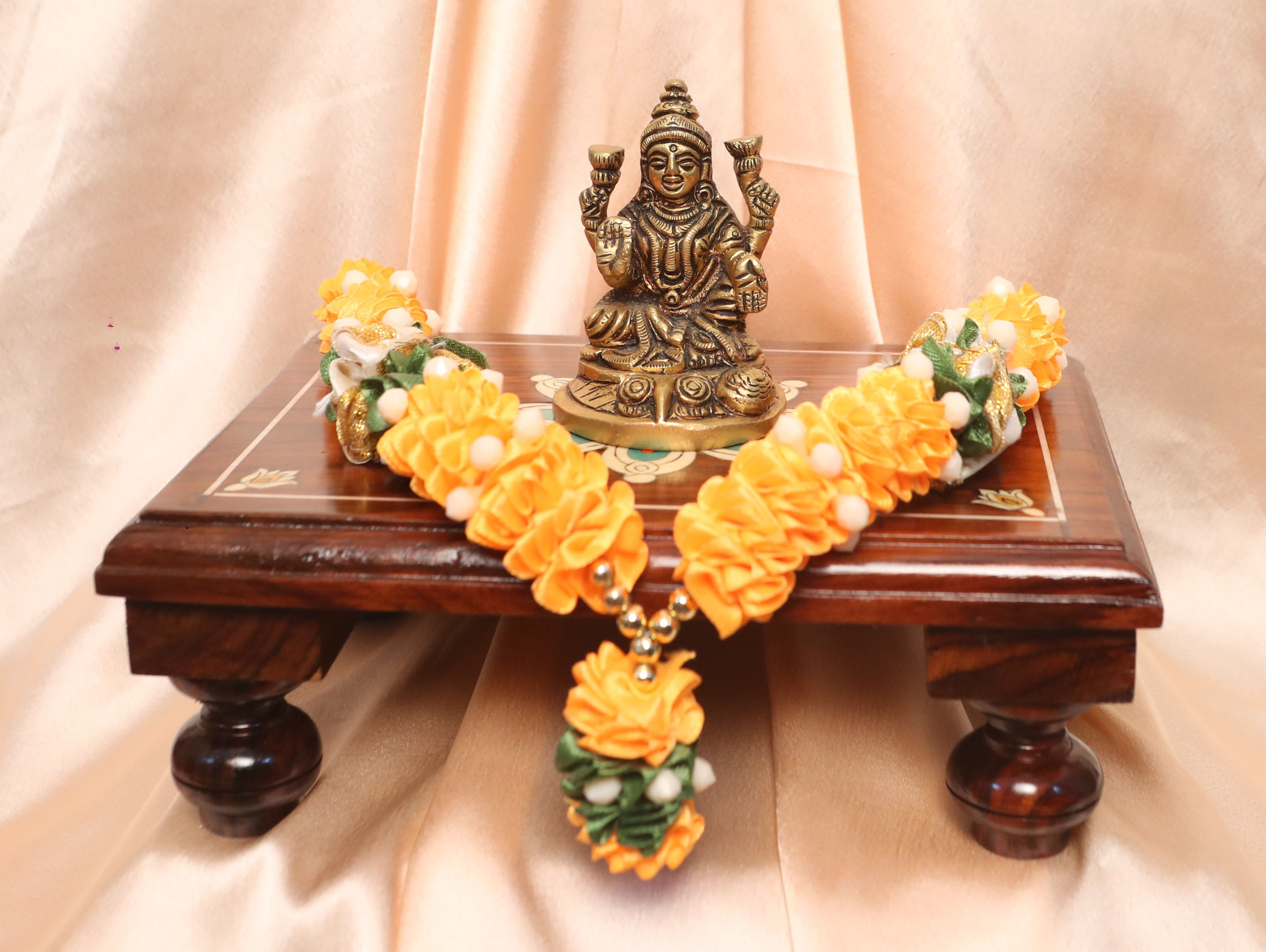 Goddess Lakshmi (Heavyweight  Peeta Setup with Garland)
