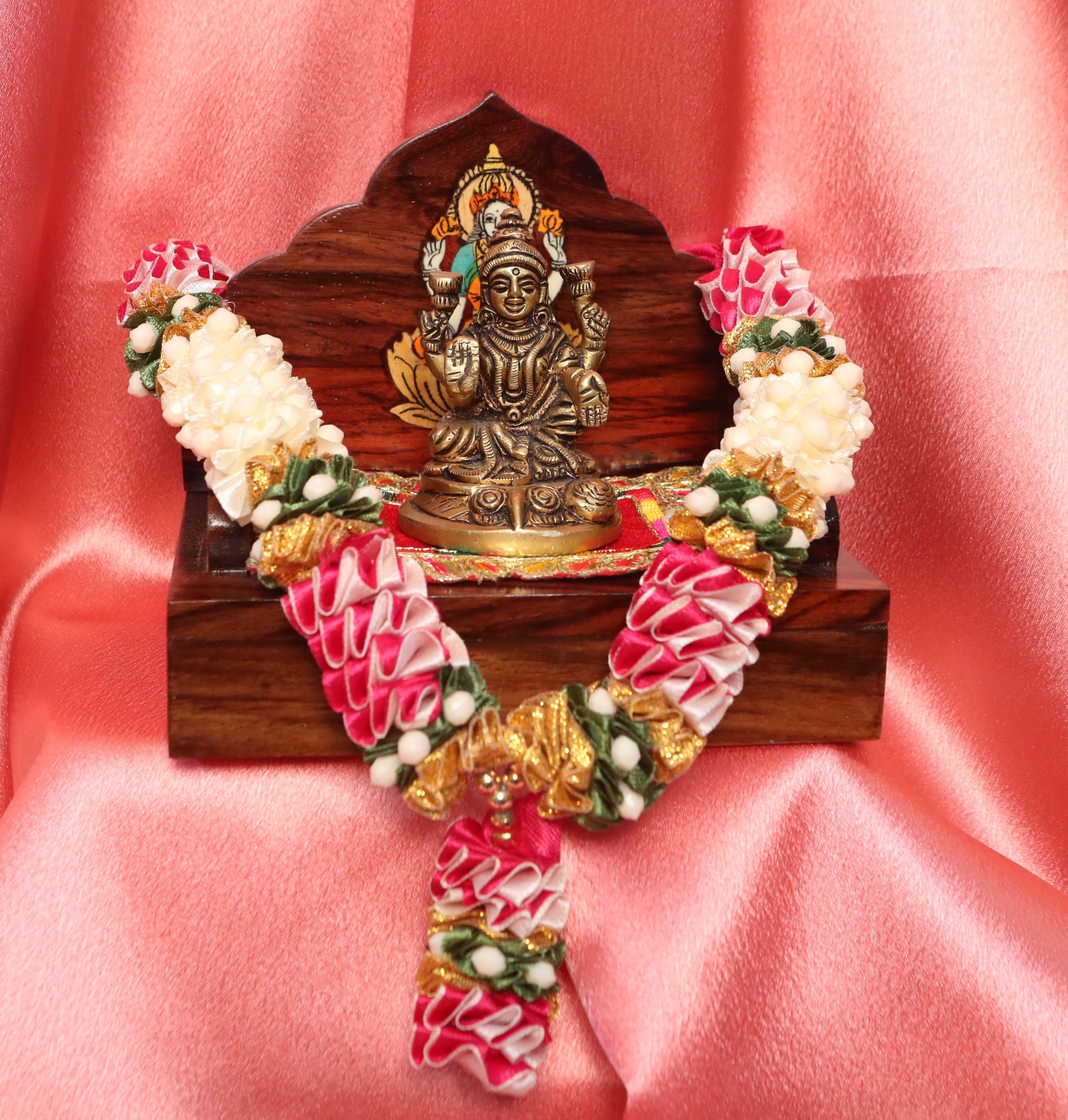Goddess Lakshmi (Heavyweight - Mandaasana Setup)