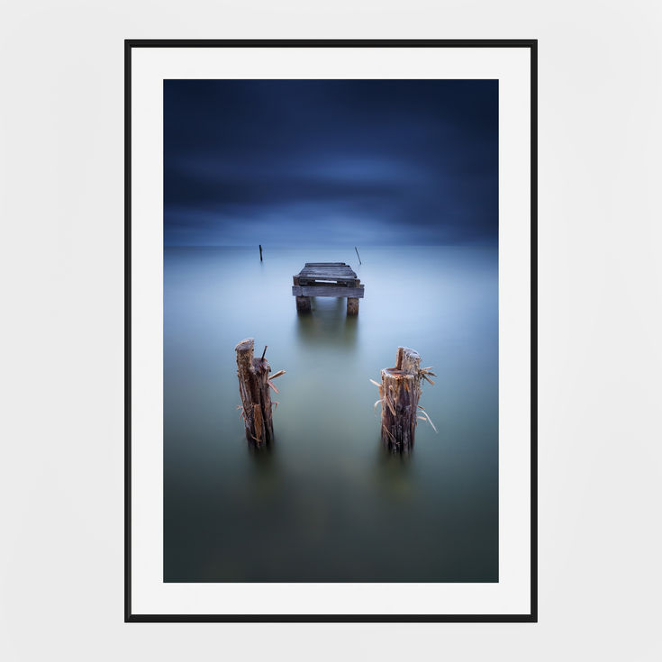 Photo d’un ponton abandonné sur l’étang du Méjean