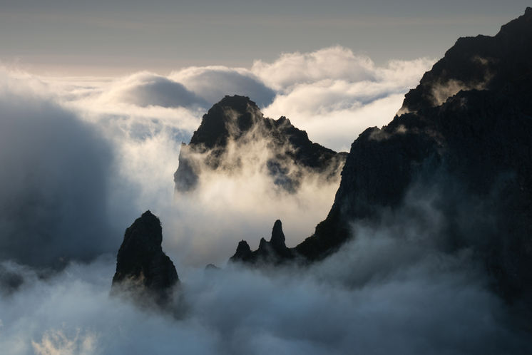 Mer de Nuages et Pics Mystérieux au Pico Arieiro - Madère
