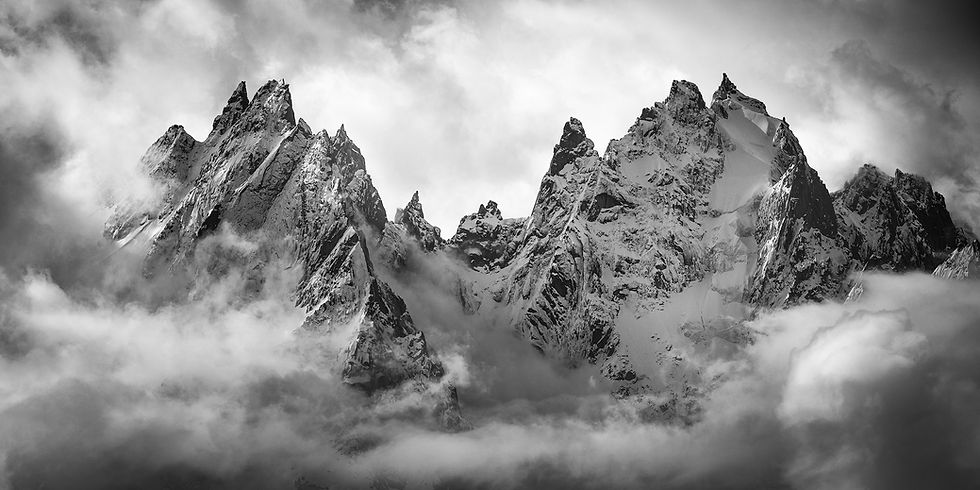 Panorama des Aiguilles de Chamonix en Noir et Blanc