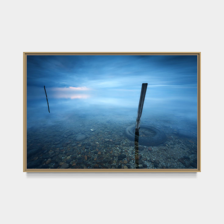 Photographie d'art de l'Étang de l'Or avec un reflet minimaliste.