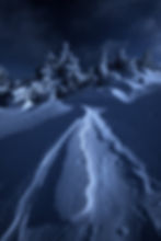 photographie du Mont Ventoux au Clair de Lune avec la neige en hiver