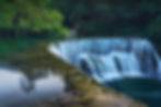 Cascade de la Vis, une chute d’eau en arc naturel au cœur de l’Occitanie.