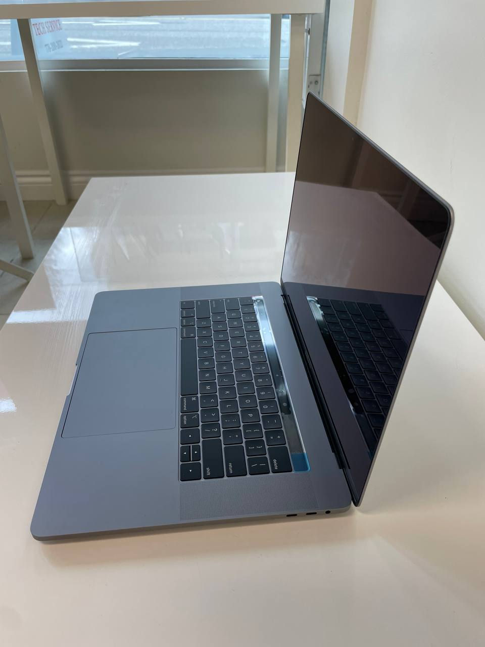 MacBook Pro 15" i7 2018 touch bar