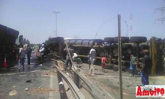 Acidentes de viação na EN4
CAMIÃO CAPOTA E CRIA CONGESTIONAMENTO EN4