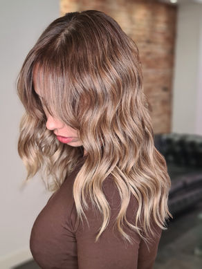 Balayage en Reus: guía completa para elegir la mejor iluminación para tu cabello
