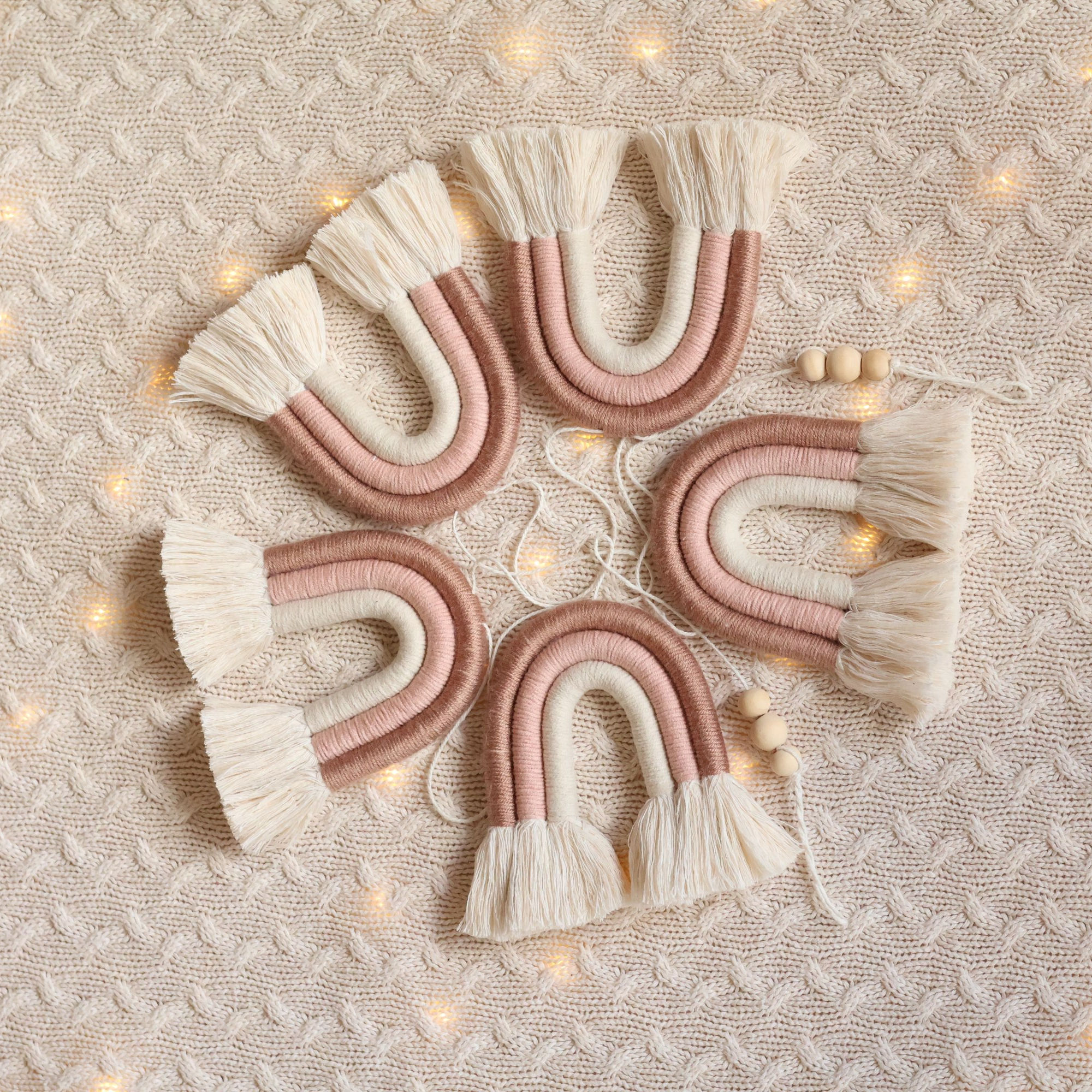 Handgemaakte slinger met regenbogen - Handmade garland with rainbows