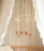 Handgemaakte babymobiel met madeliefjes en hartjes - Handmade baby mobile with daisies and hearts