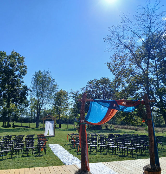 Outdoor Barn Wedding Venue near Lexington in Winchester KY
