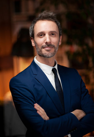 Guillaume Buffard comédien acteur Homme brun théâtre toulouse paris genève lyon film pub cinéma