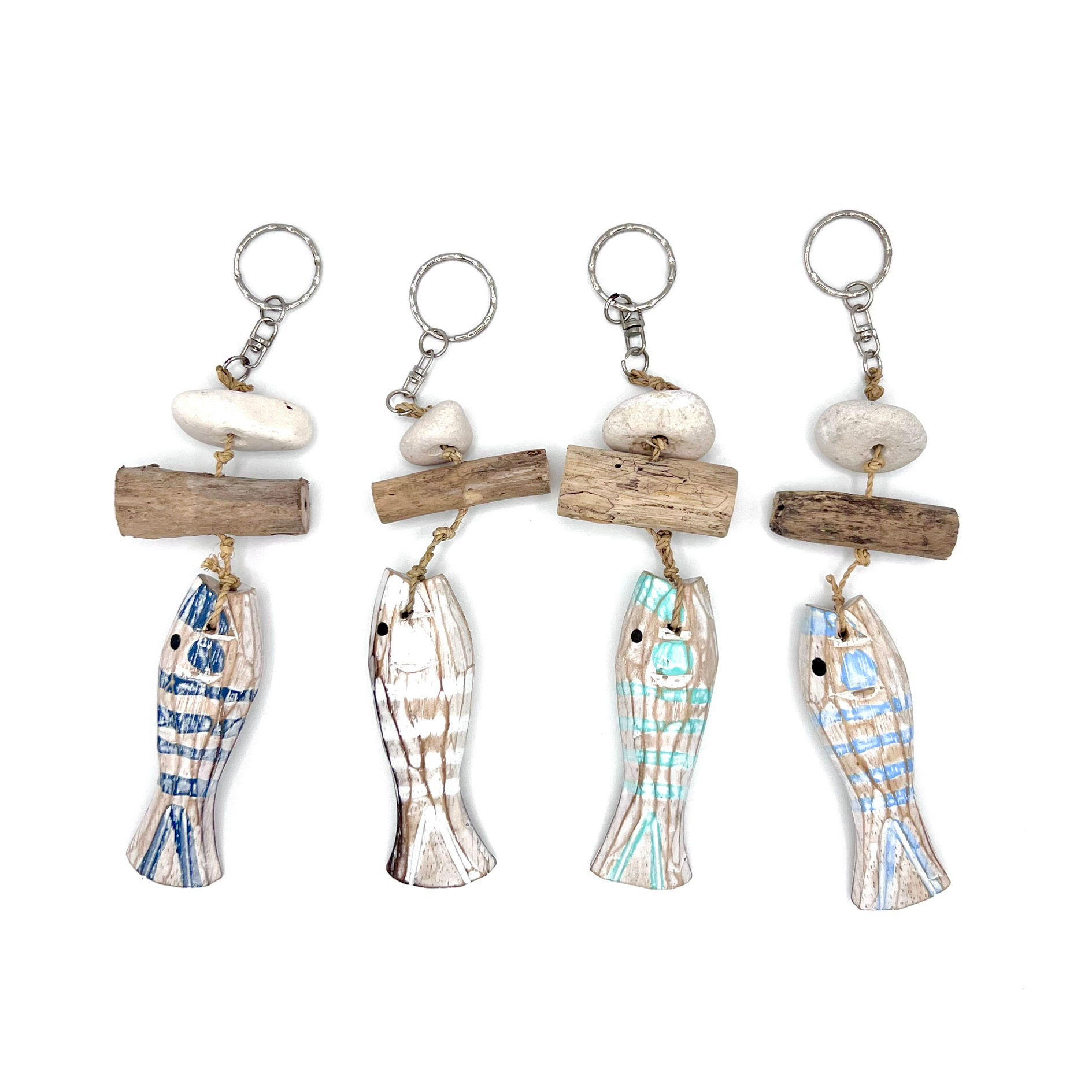 Llaveros de peces en madera