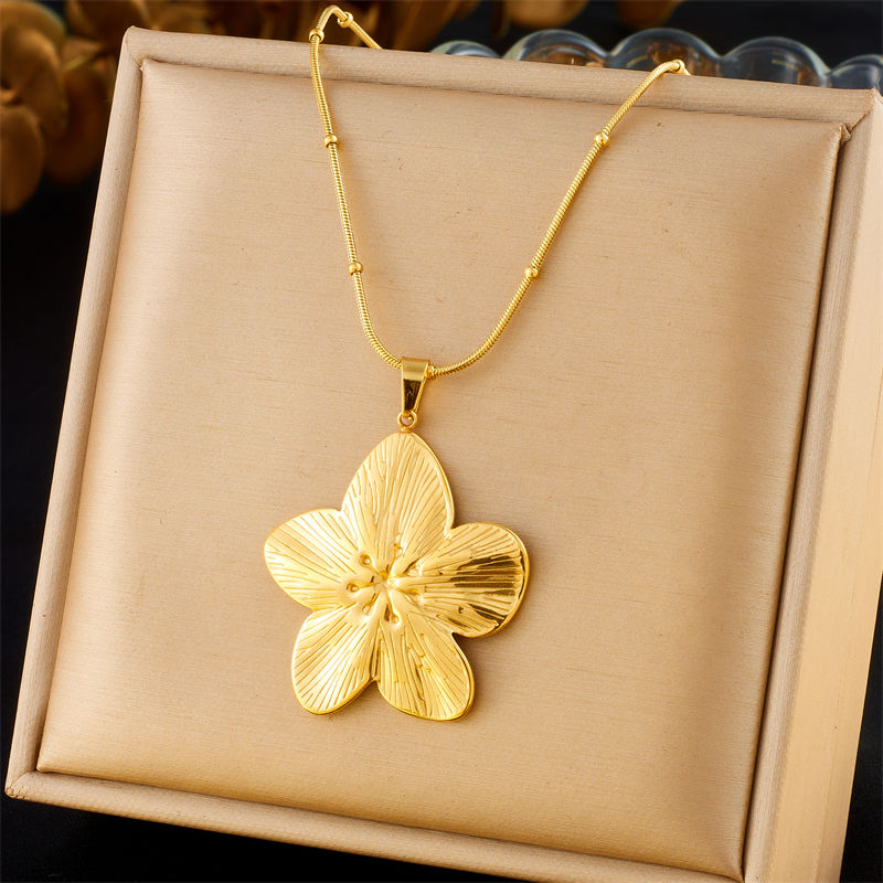 Thumbnail: Necklace Luxury of Love