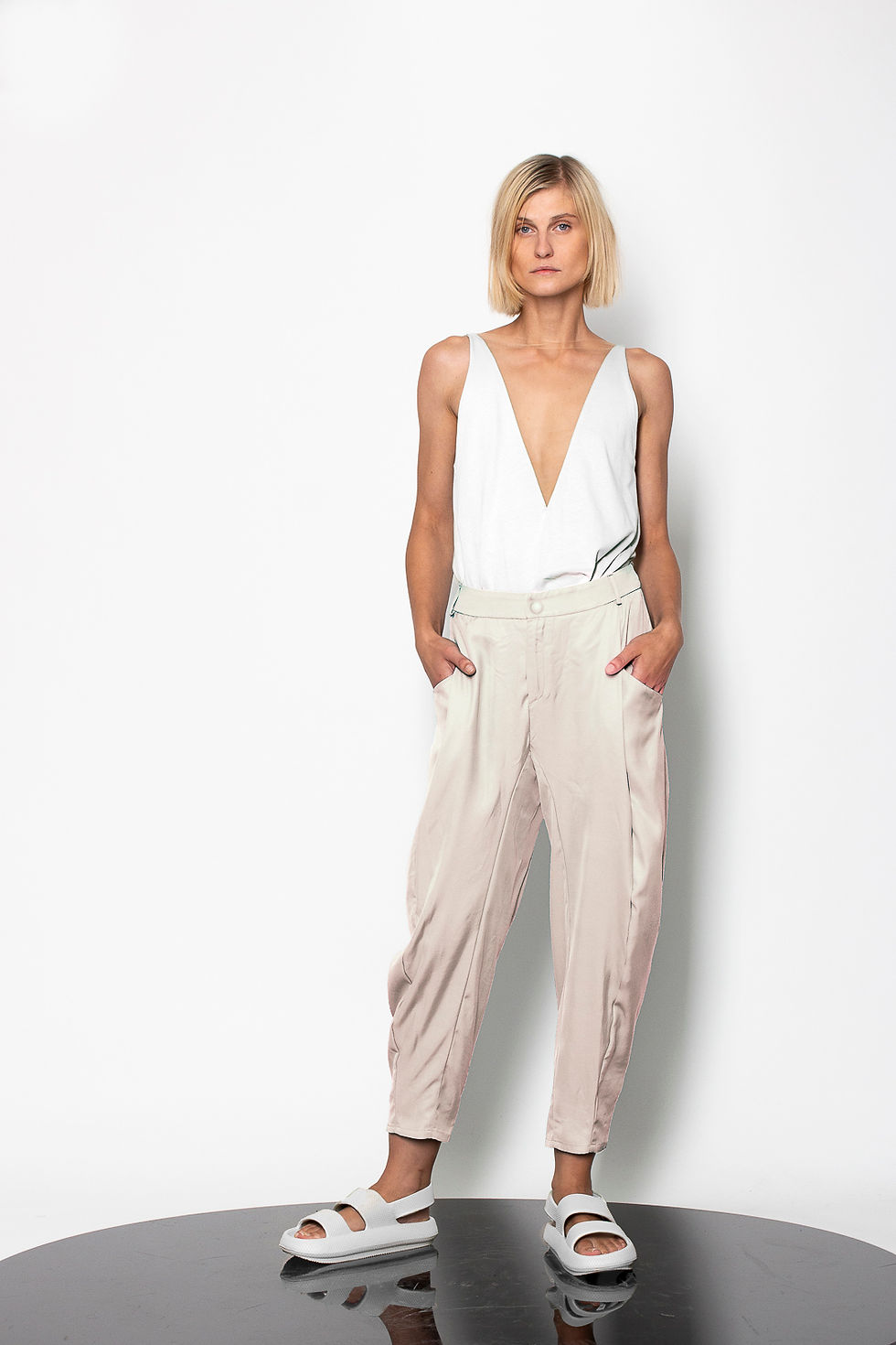 Thumbnail: Mid waist pegged pants