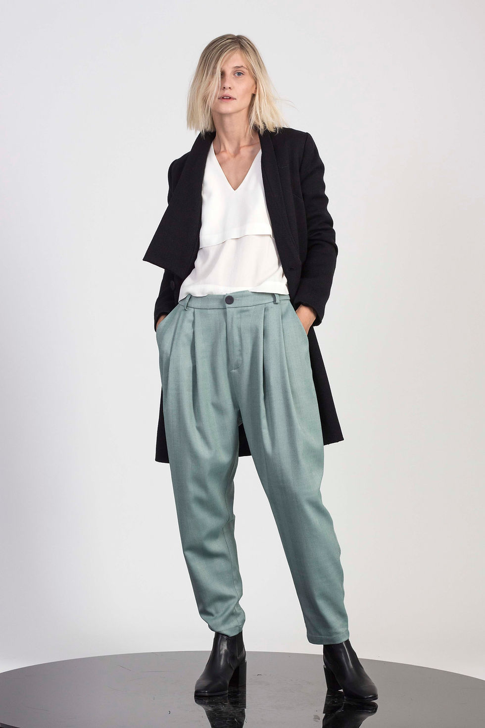 Thumbnail: Mid waist pegged pants