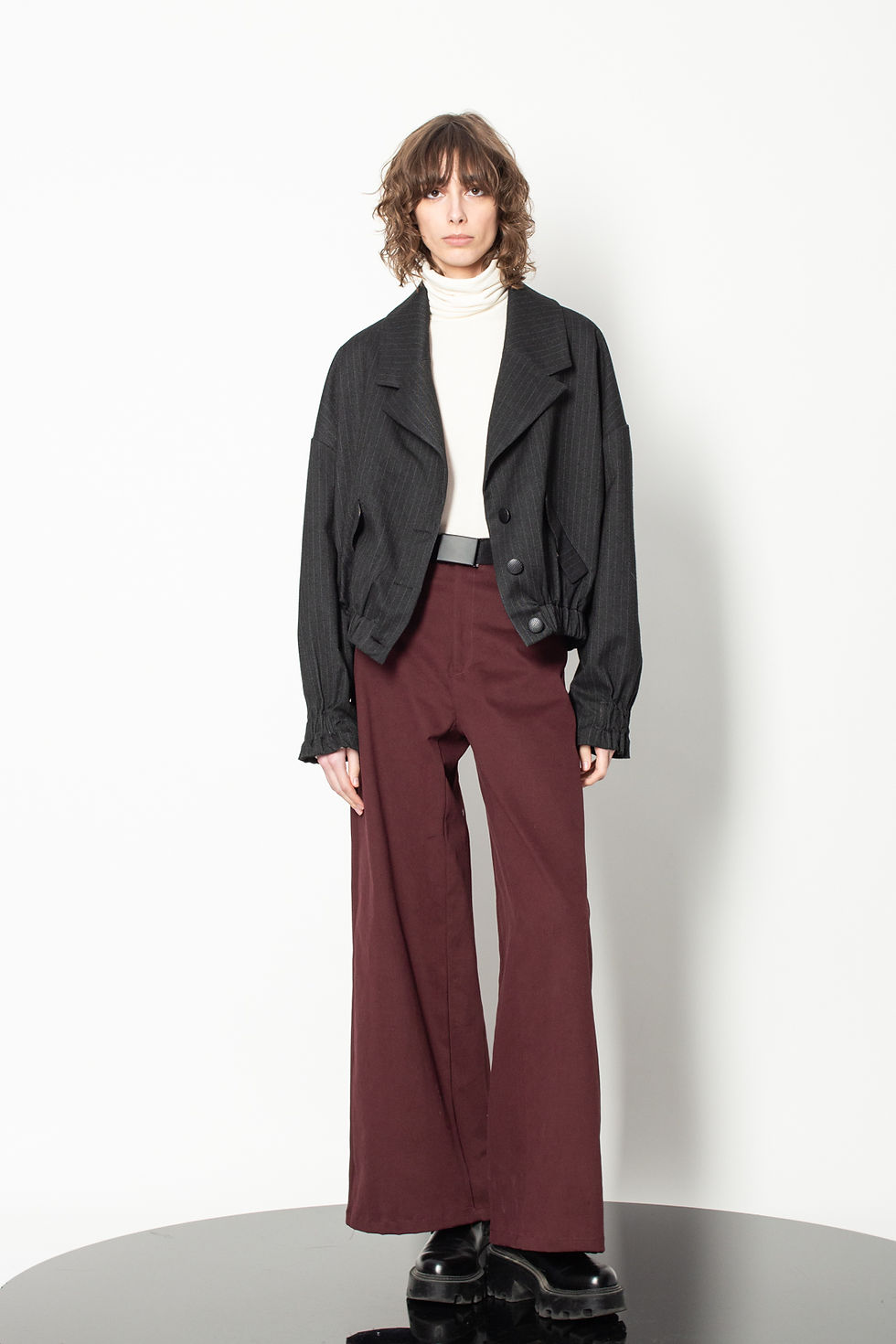 Cropped jacket with elastic hem