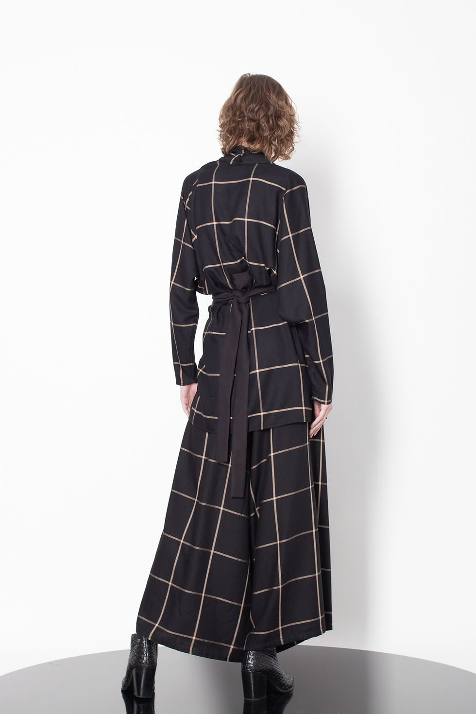 Thumbnail: Cropped Square-Leg Pants