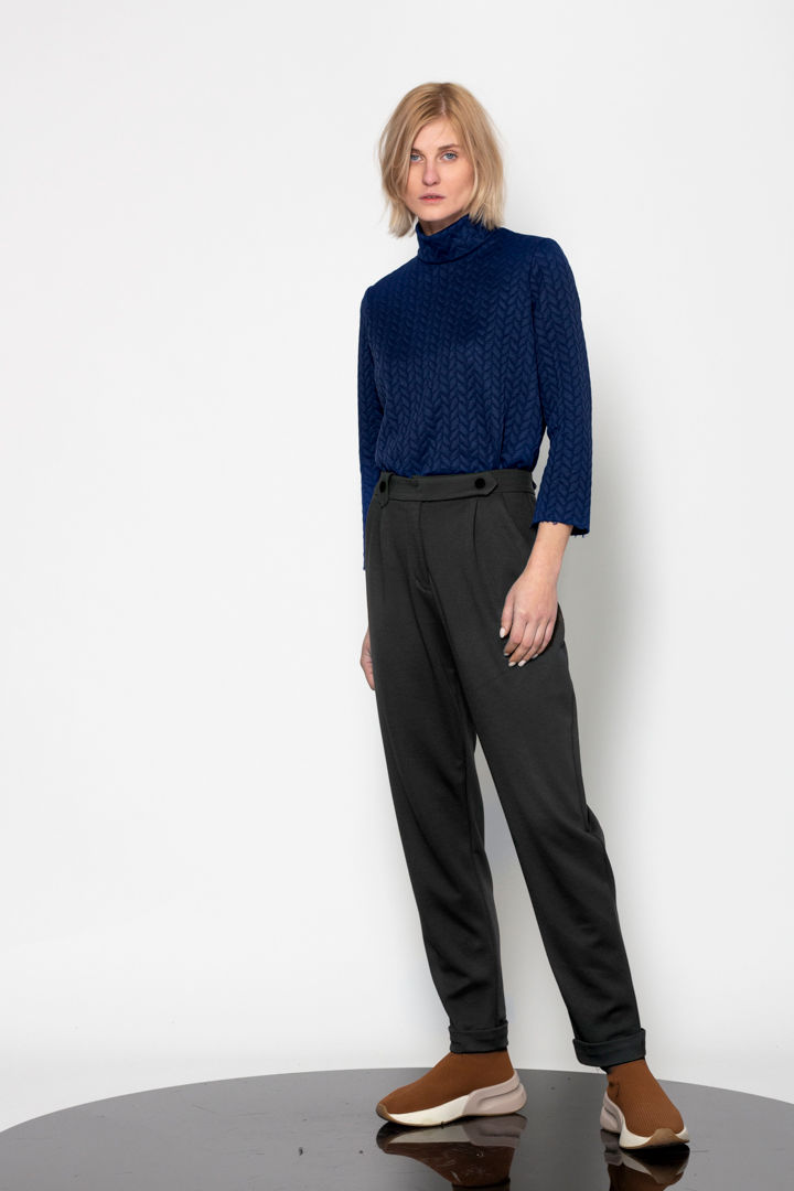 Thumbnail: Pegged pants