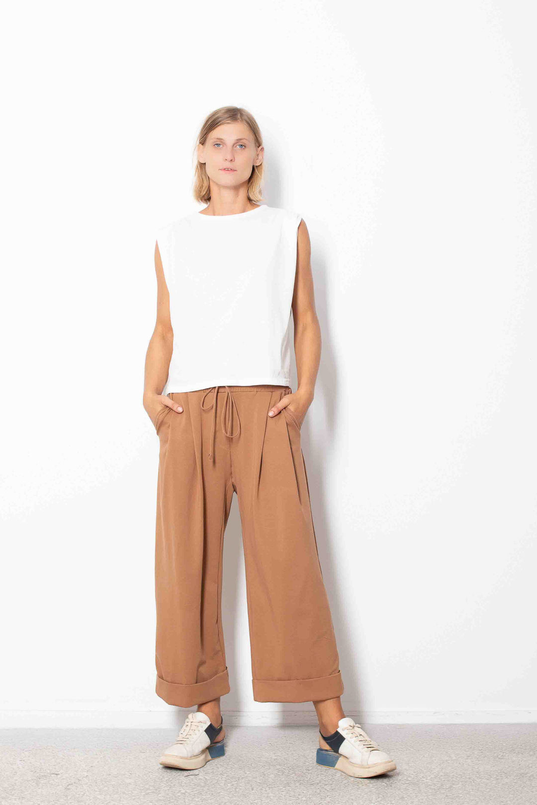 Pleated Cropped Pants