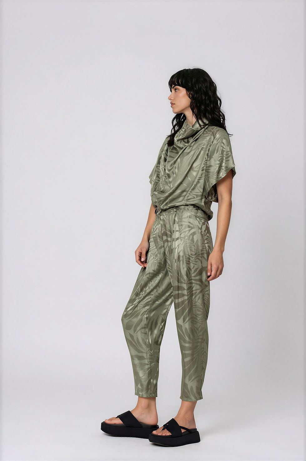Thumbnail: Leaf Pattern Pleated Pants