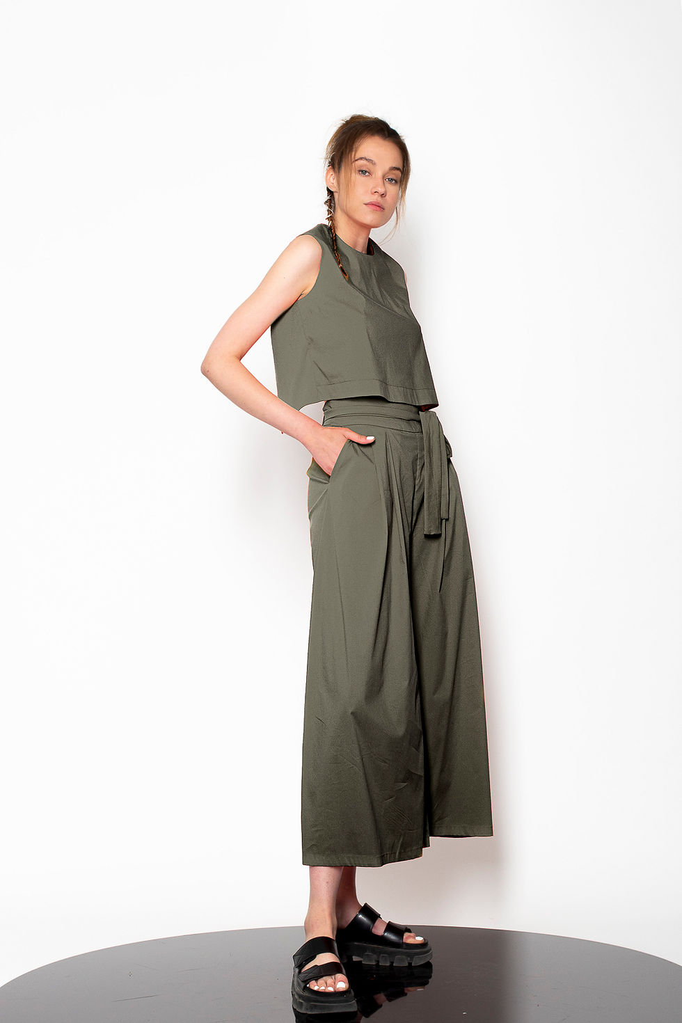 Thumbnail: Cropped top