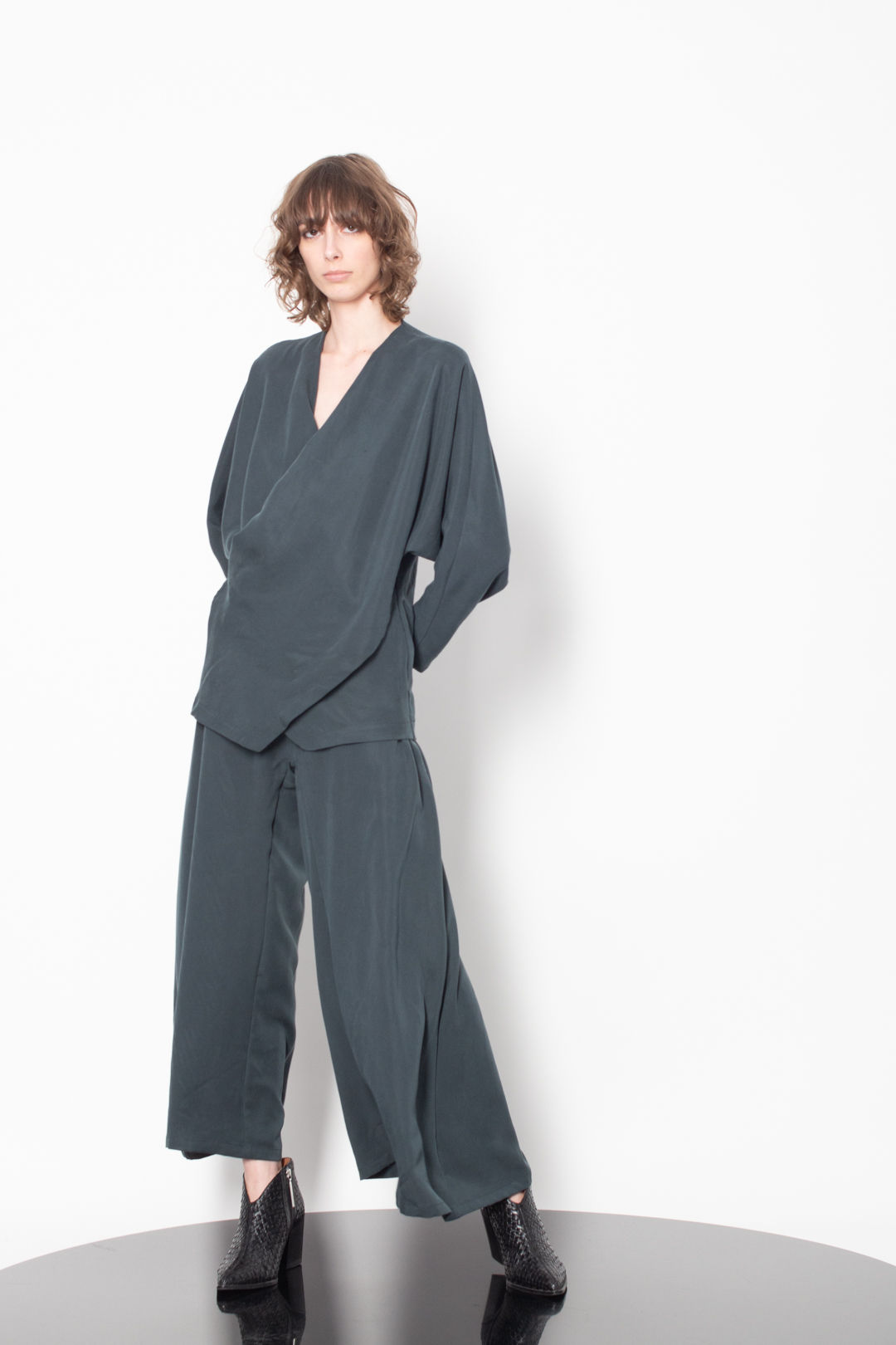 Cross-front batwing top