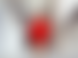 Executiva caminhando com segurança e confiança