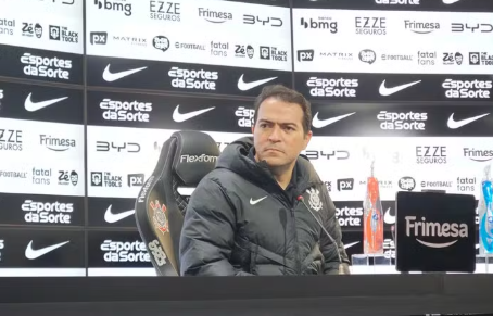 Executivo do Corinthians defende trabalho de Diniz: "Não passa pela nossa cabeça qualquer mudança"