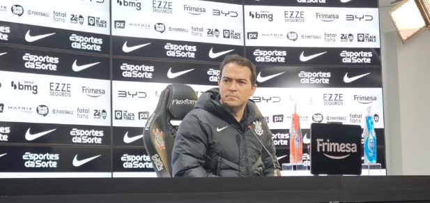 Executivo do Corinthians defende trabalho de Diniz: "Não passa pela nossa cabeça qualquer mudança"