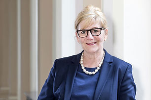 Foto_Dezernentin-Frau-Dr-He.jpg