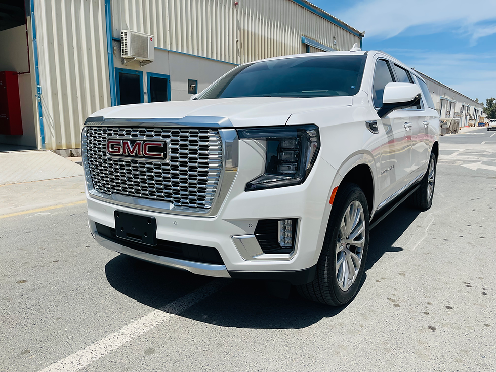 サムネイル： side angle and front grille of gmc denali yukon XL