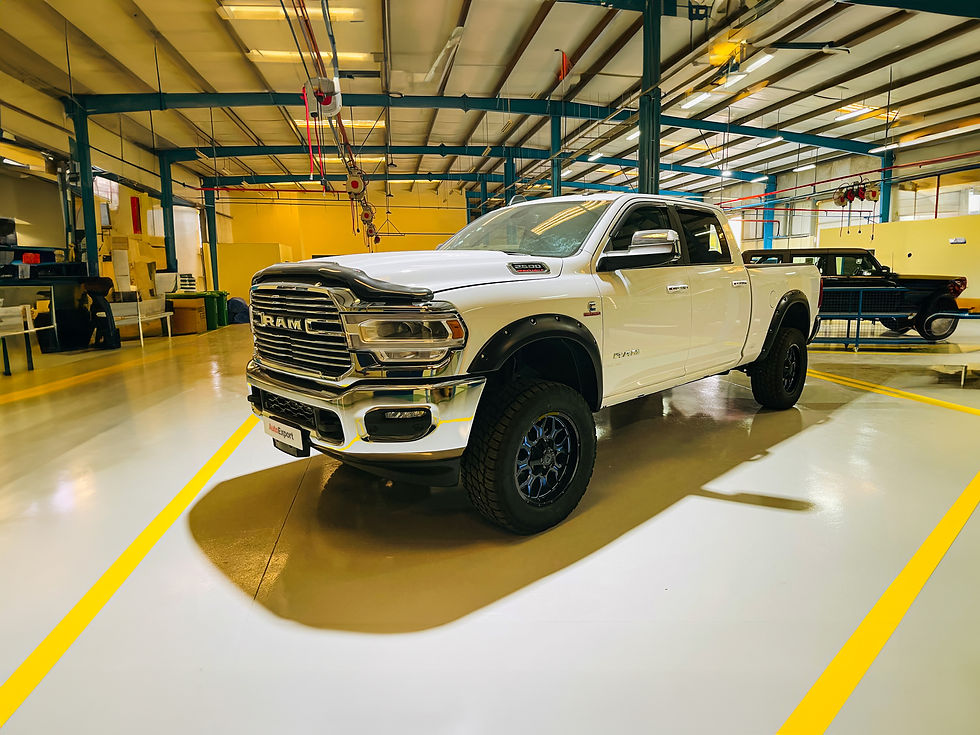 サムネイル： dodge RAM Laramie side angle