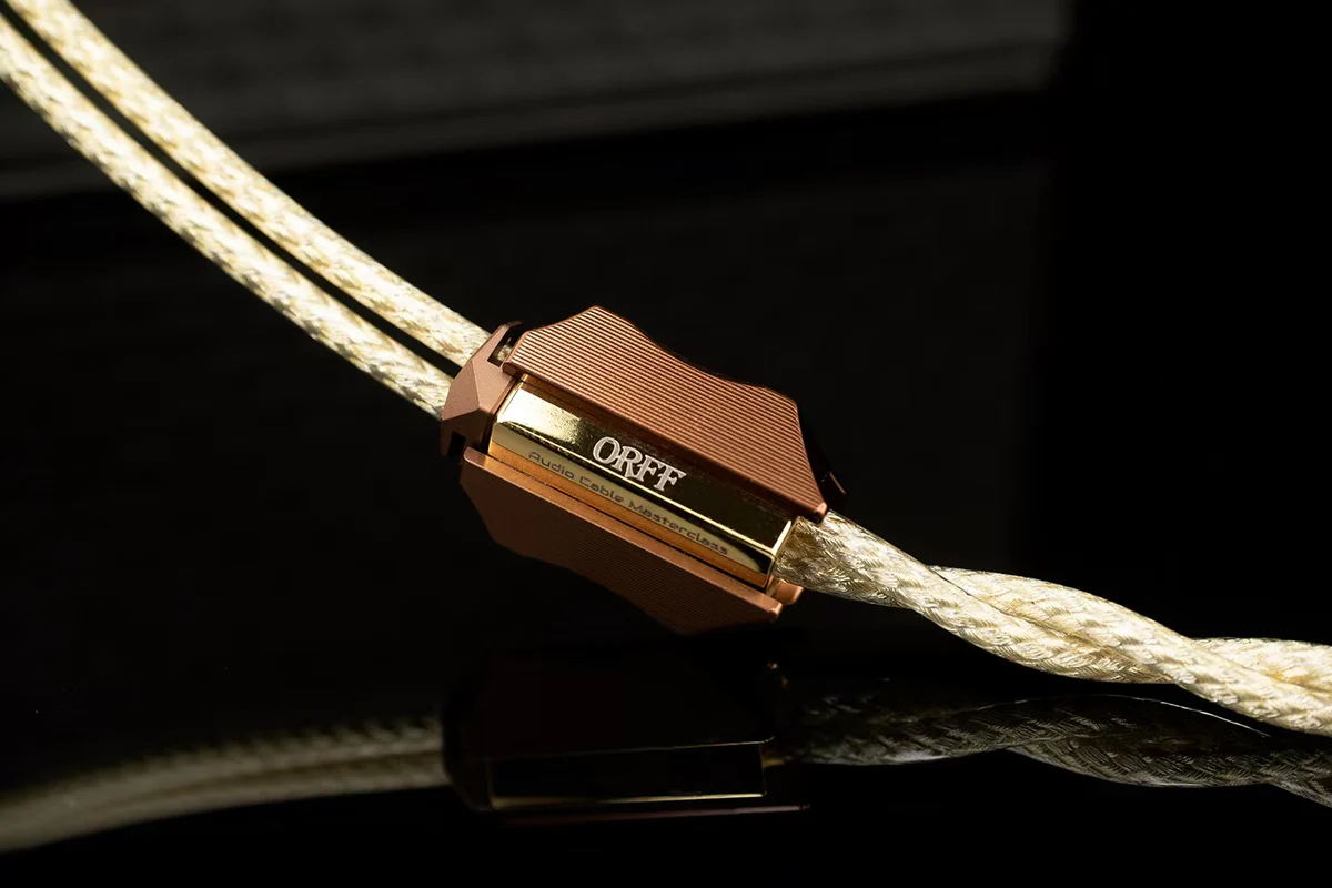 Earl cable splitter detail