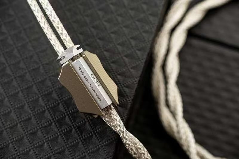 Elizabeth cable splitter detail