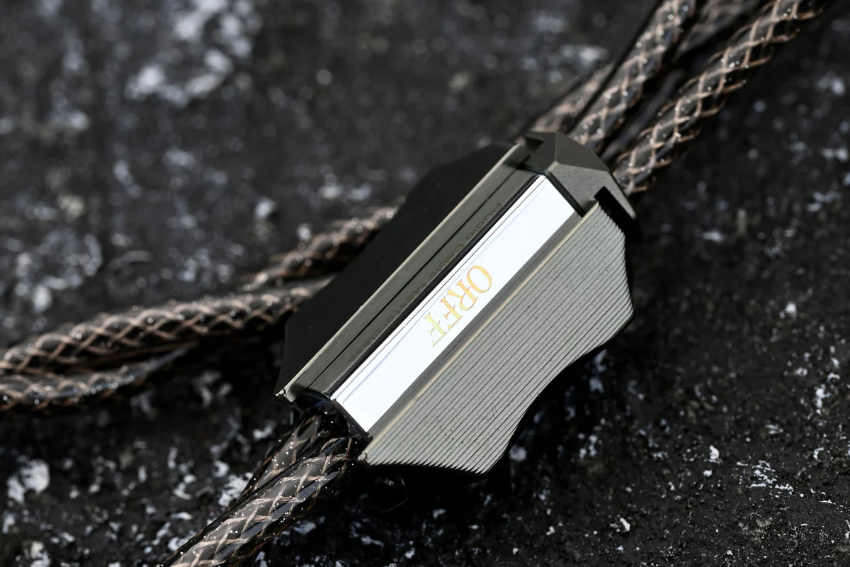 Alexander cable detail