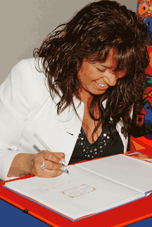 Rossmary Valverde signing book