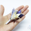 Thumbnail: Boutonnière II - Flor de lapela