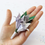 Thumbnail: Boutonnière II - Flor de lapela