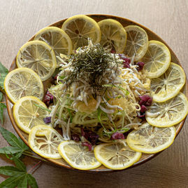 【炭と蕎麦 那由多】六甲道で本格和食と蕎麦を堪能|期間限定「国産レモンとしらすの冷やし蕎麦」のご案内