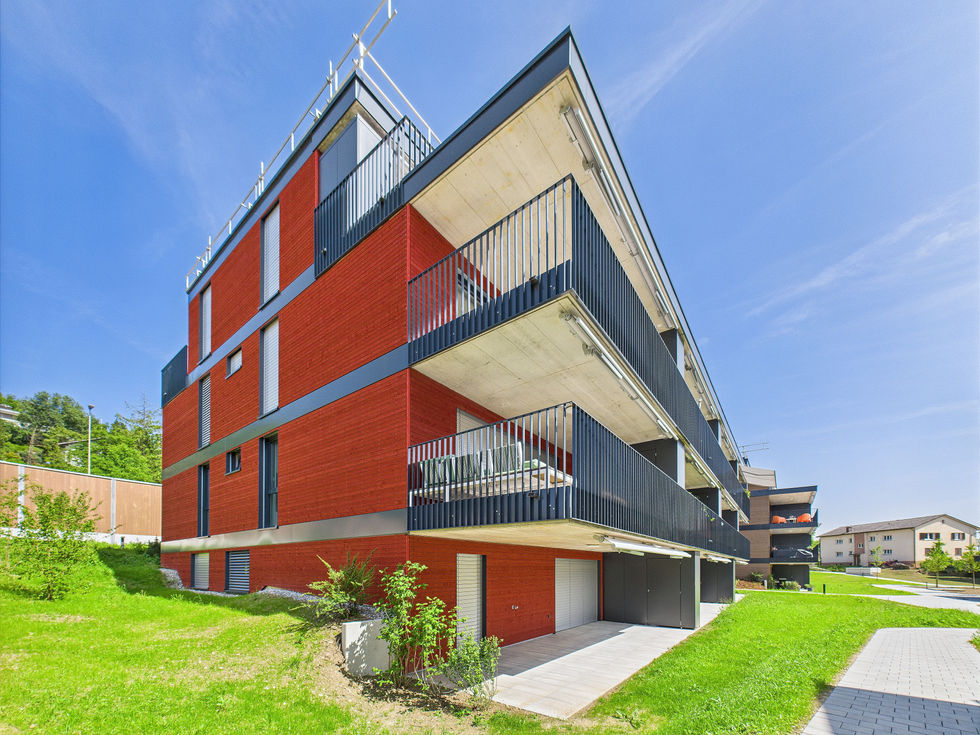 CAM04430G0-PR0020-STILL038