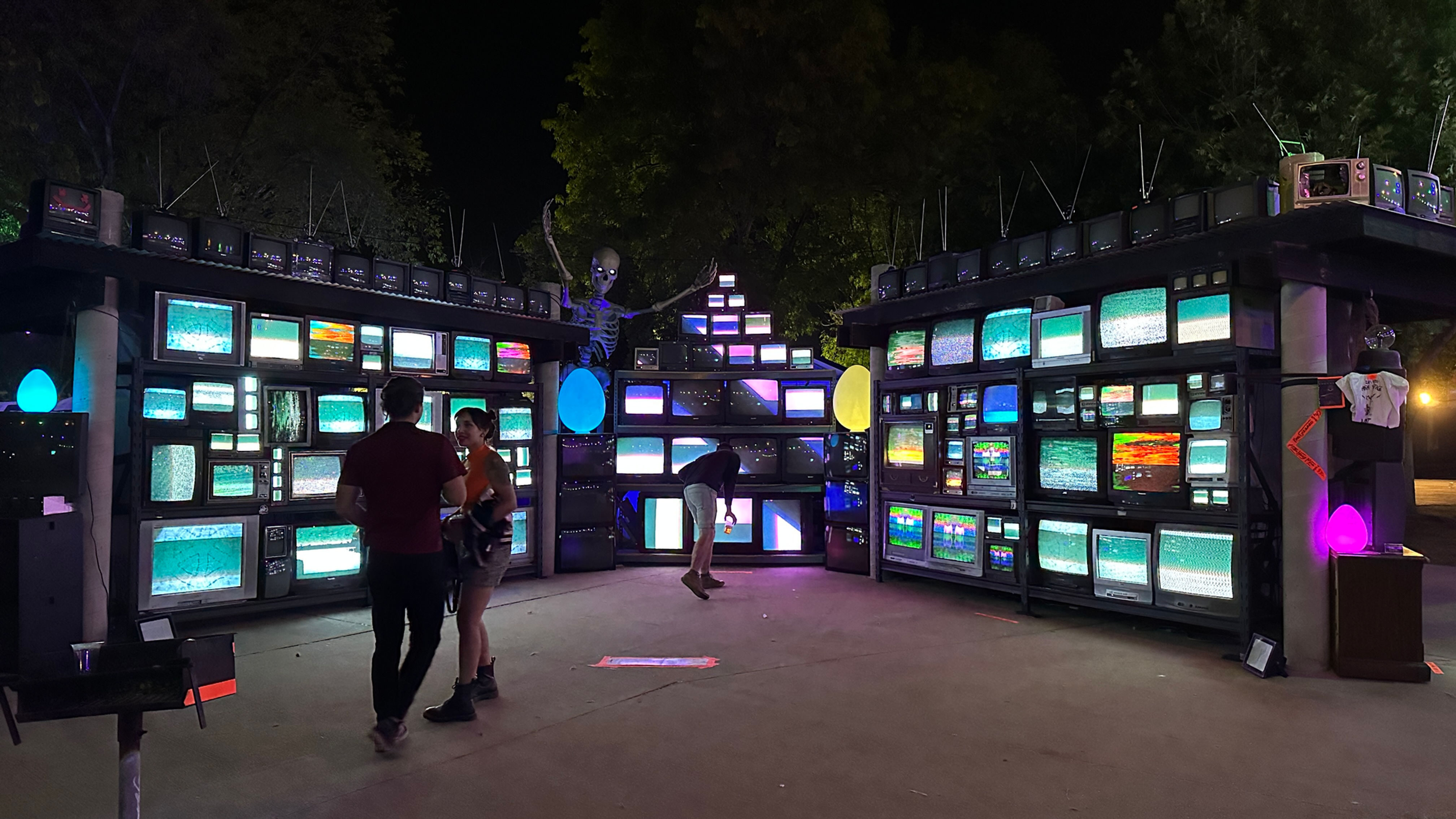 HUGE TV WALL QTY:150+